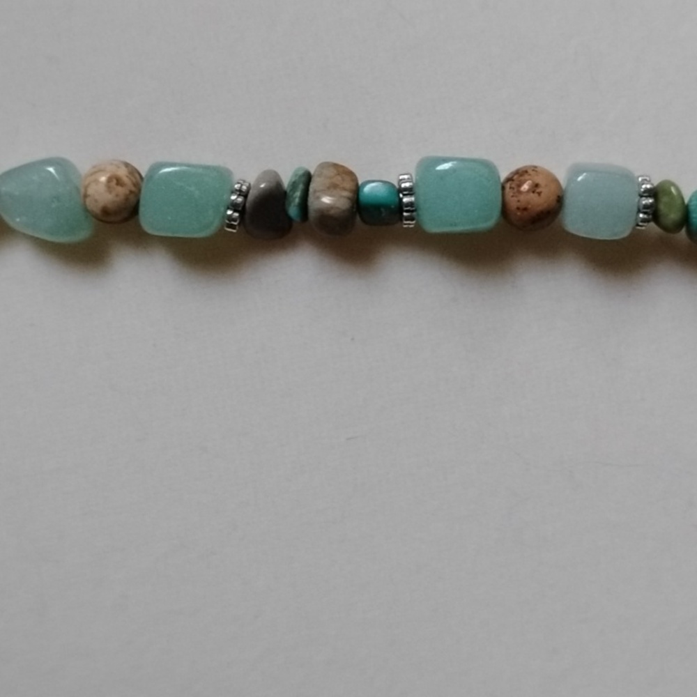 HAND CRAFTED SUNBURST NECKLACE OF TURQUOISE AND AVENTURINE - Picture 3 of 7